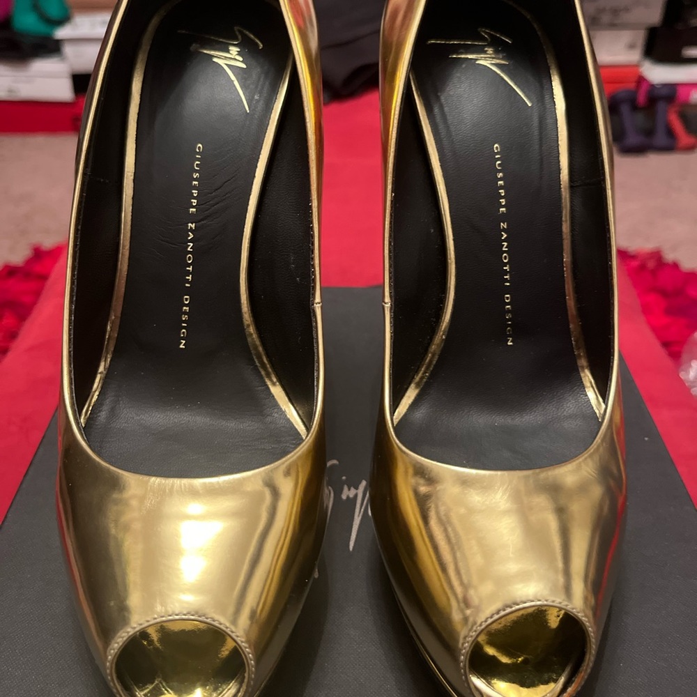Giuseppe Zanotti Metallic Gold Sharon Peep Toe Platform Heels Size 40 / 10